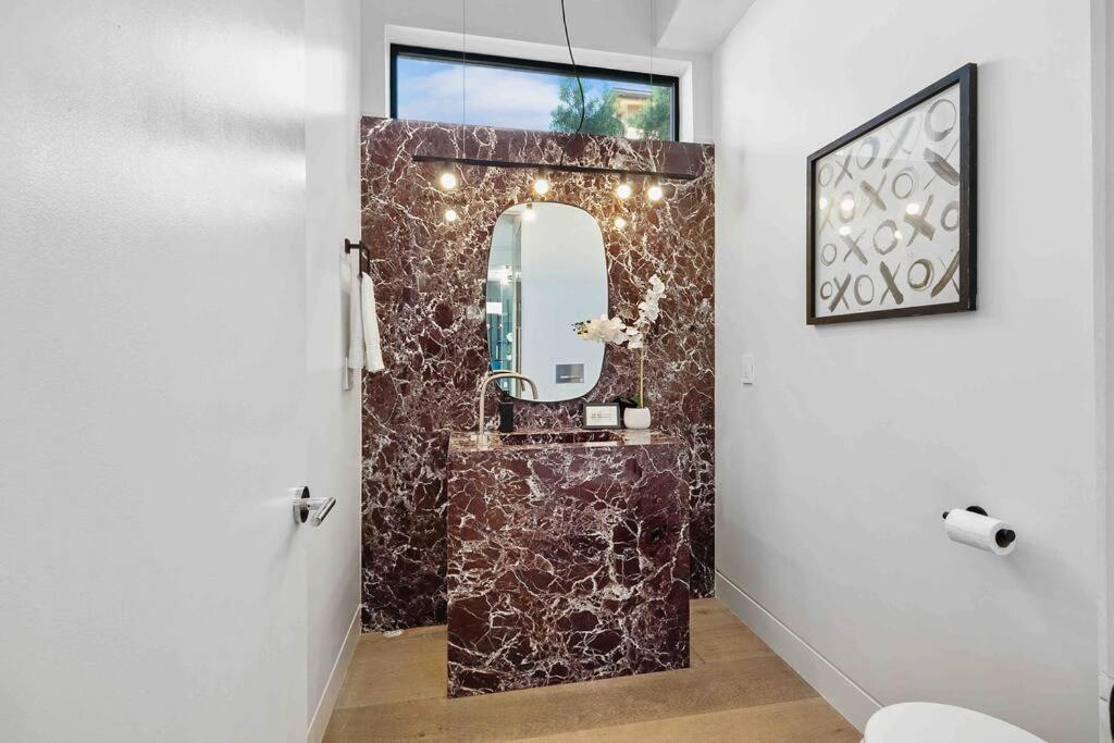 Hollywood Hills 5 Bedroom Villa, Pool, Rooftop, Parking Pousada Los Angeles