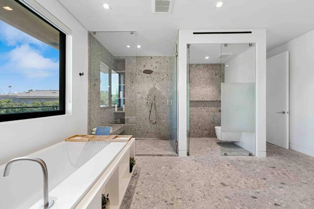 Hollywood Hills 5 Bedroom Villa, Pool, Rooftop, Parking Pousada *