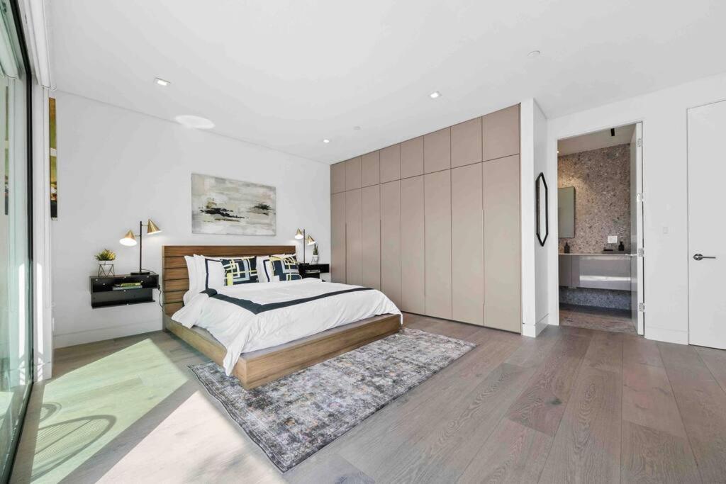 Hollywood Hills 5 Bedroom Villa, Pool, Rooftop, Parking Pousada