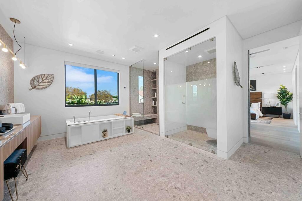 Hollywood Hills 5 Bedroom Villa, Pool, Rooftop, Parking Pousada *