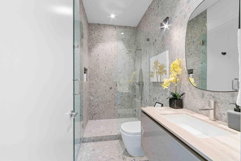 Hollywood Hills 5 Bedroom Villa, Pool, Rooftop, Parking Pousada