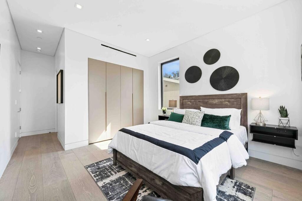 Hollywood Hills 5 Bedroom Villa, Pool, Rooftop, Parking Pousada *