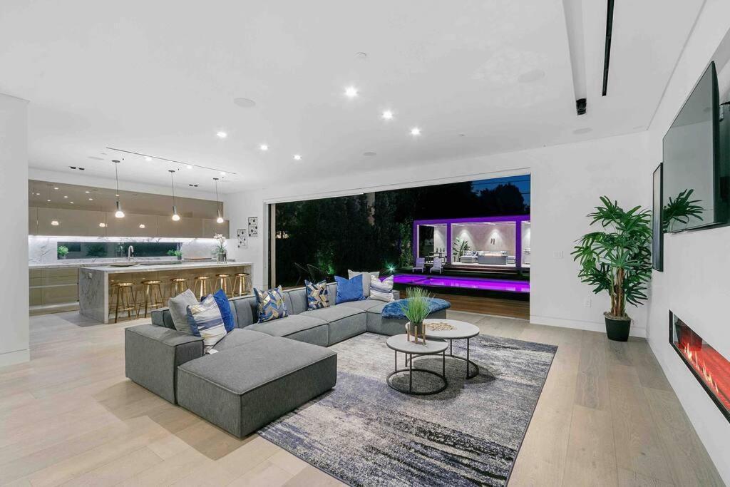 Hollywood Hills 5 Bedroom Villa, Pool, Rooftop, Parking Pousada *