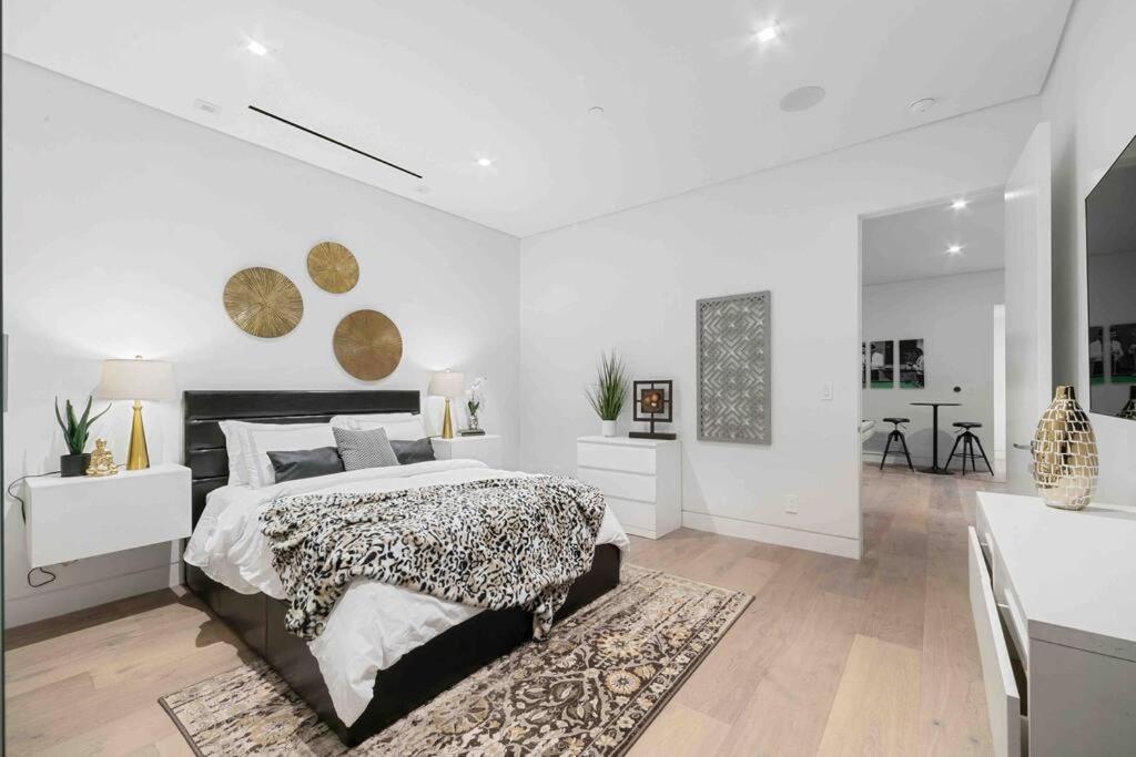 Hollywood Hills 5 Bedroom Villa, Pool, Rooftop, Parking Pousada *