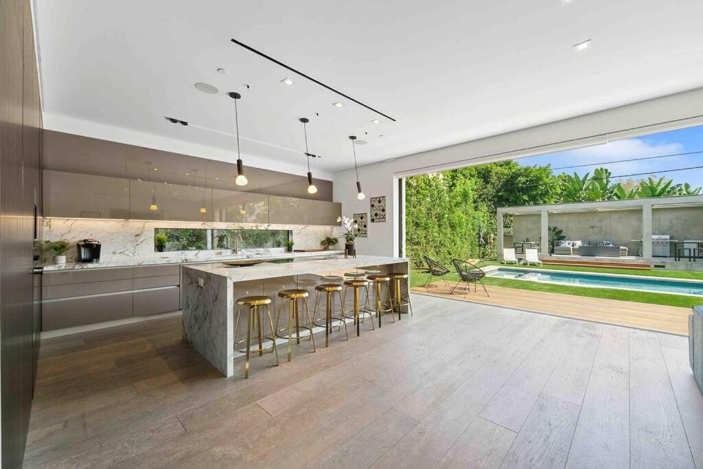 Pousada Hollywood Hills 5 Bedroom Villa, Pool, Rooftop, Parking Los Angeles